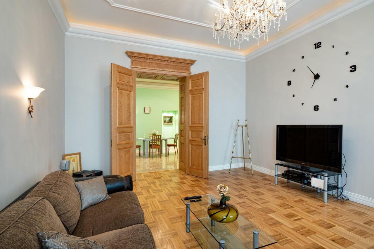 Old Riga 2 Bedroom Vecpilsetas Street Apartment Luaran gambar